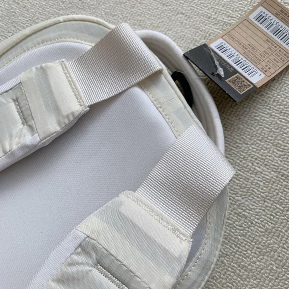 Brand New white North Face Backpack, Unisex - Picture 6 of 6